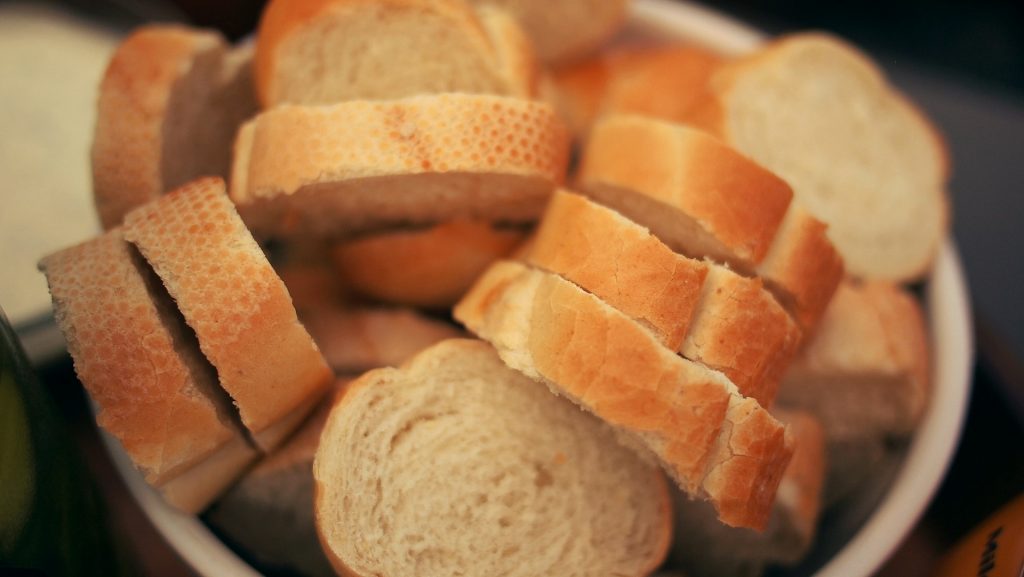 A basket of sliced bread.